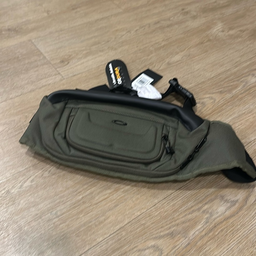 Oakley Icon Belt Bag- Dark Brush- NEW with tags